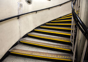 Винтовая лестница в метро