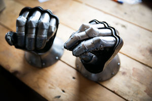 Железные перчатки
